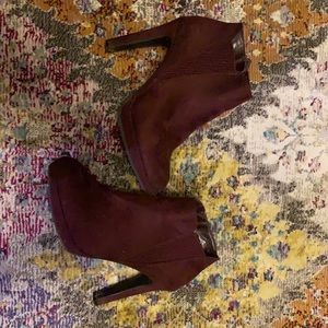 Brand unknown size 7 purchased at Ross.  Wine color heeled booties